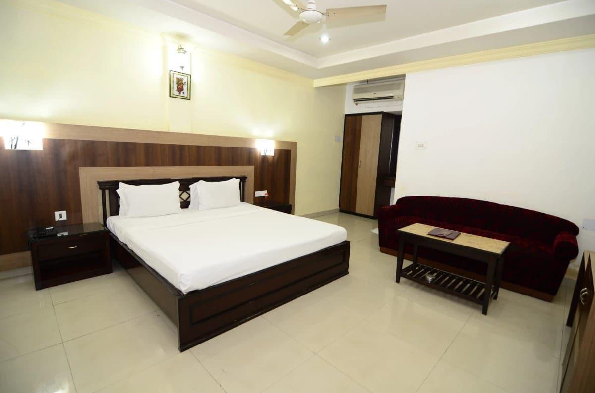 Hotel Little Palace Dibrugarh Экстерьер фото