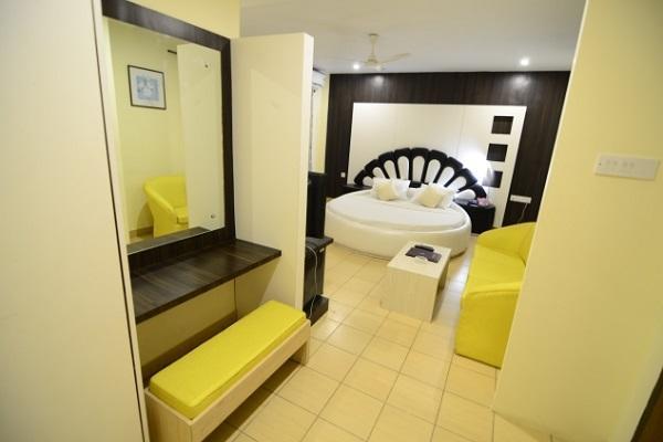 Hotel Little Palace Dibrugarh Экстерьер фото