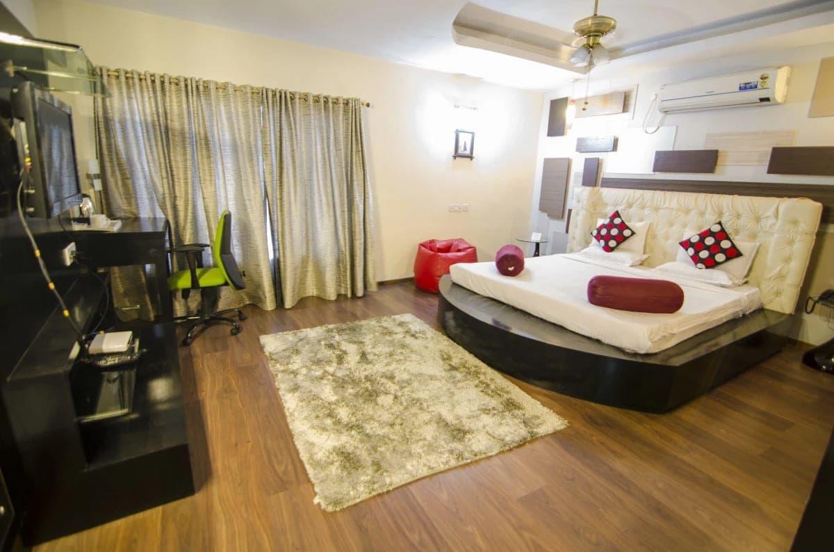 Hotel Little Palace Dibrugarh Экстерьер фото